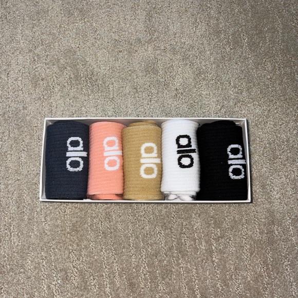 ALO Yoga Accessories - Alo Socks 5 Pack
